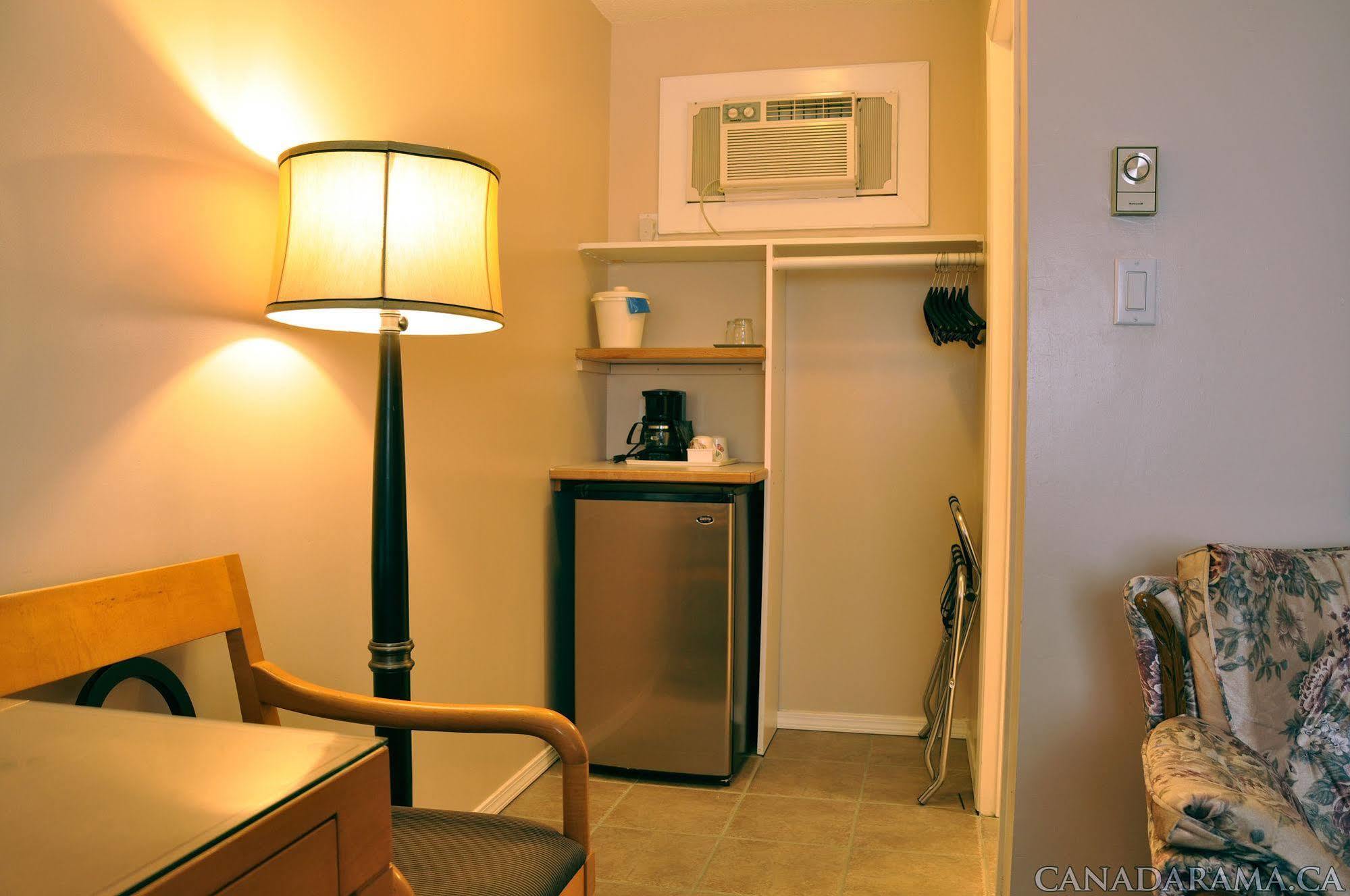 Rosedale Motel Summerland Extérieur photo