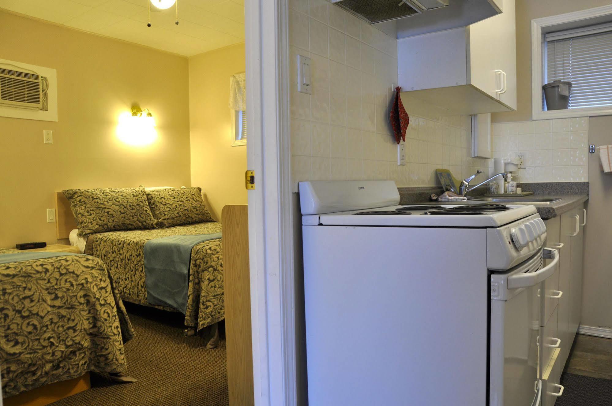 Rosedale Motel Summerland Extérieur photo